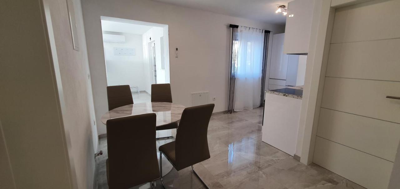 Apartmani Naomi&Leo Senj  Exteriör bild