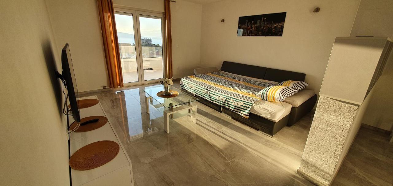 Apartmani Naomi&Leo Senj  Exteriör bild