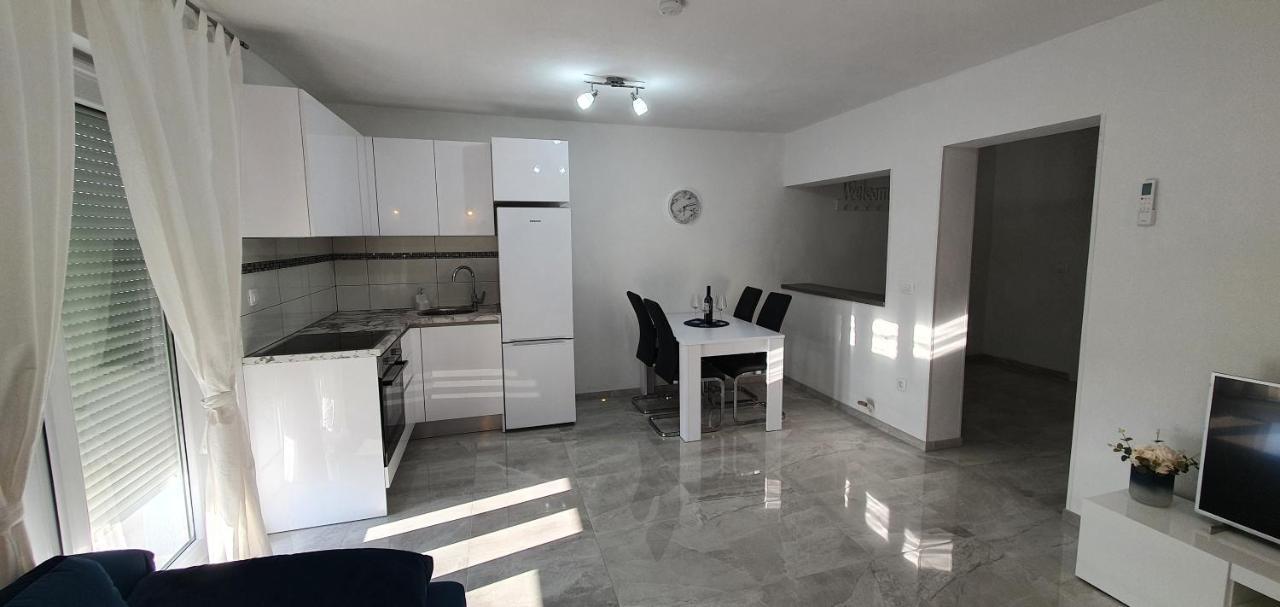 Apartmani Naomi&Leo Senj  Exteriör bild